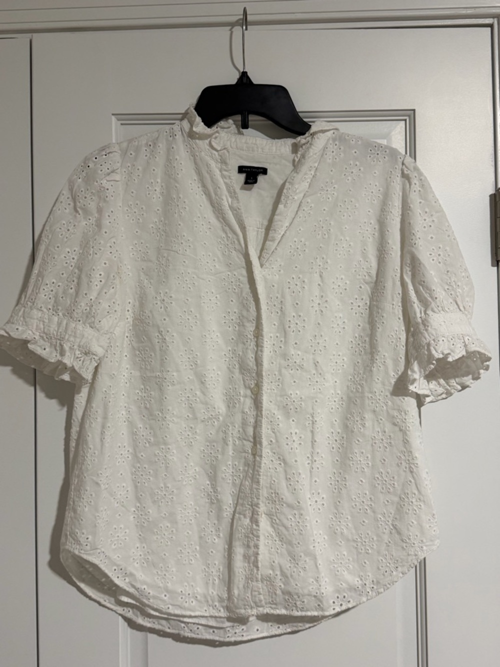 Ann Taylor White Eyelet Ruffle Sleeve Blouse | Size Small